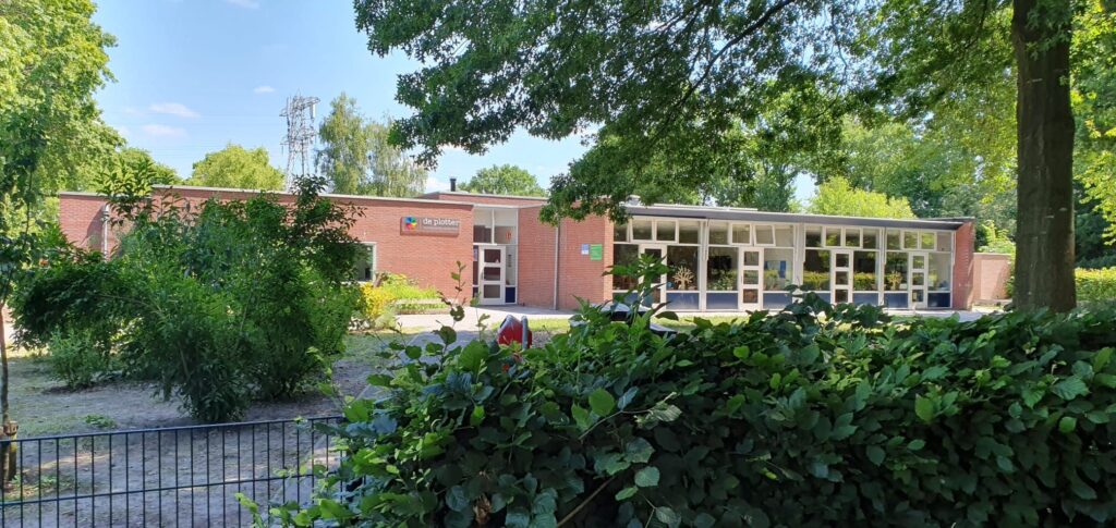BSO de Plotter zonnig schoolplein
